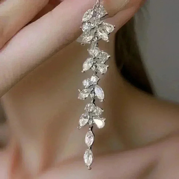 Sparkling Rhinestones Twig Design Dangle Earrings - Picture 1 of 6